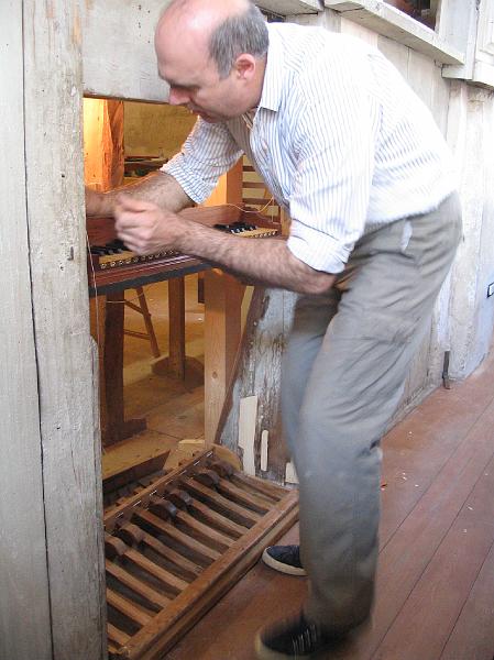 67 Allestimento della consolle.jpg